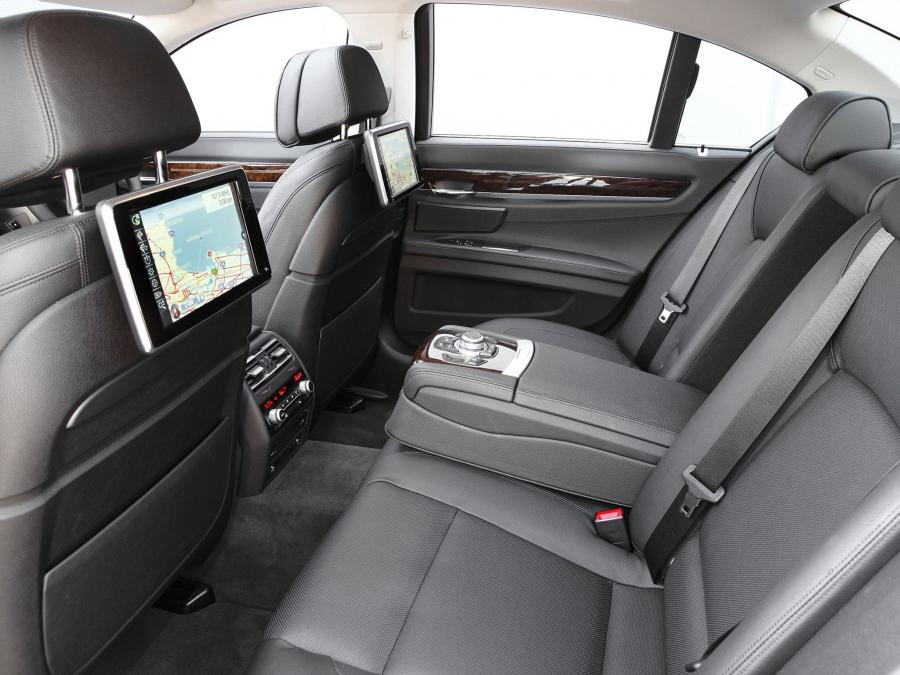  BMW 750i 2012 года  (AU) (фото 4 из 15)